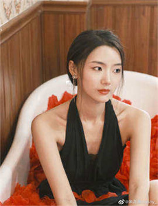 《23sese-中字我女朋友的妈妈》